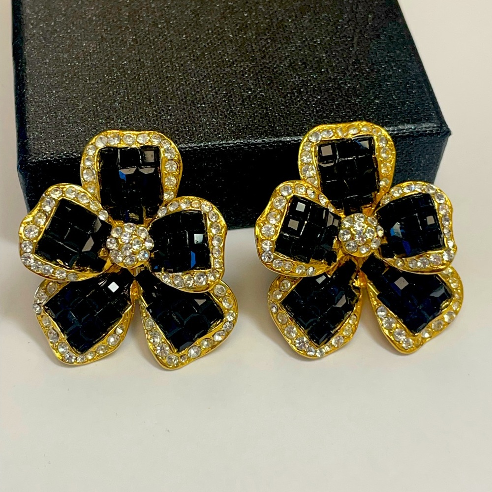 Black Tie Vintage Jarin Clip On Jet Black & Clear Cubic Zirconia Flower Earrings